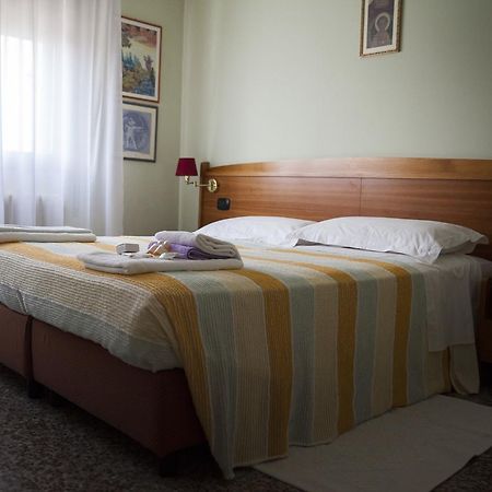Hotel Trieste Pontelongo Exteriör bild