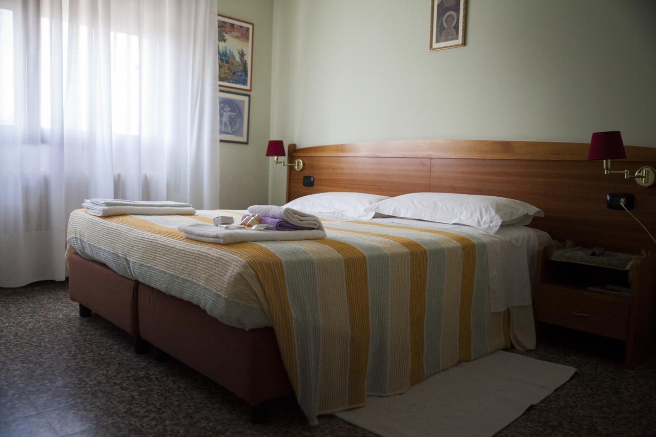 Hotel Trieste Pontelongo Exteriör bild